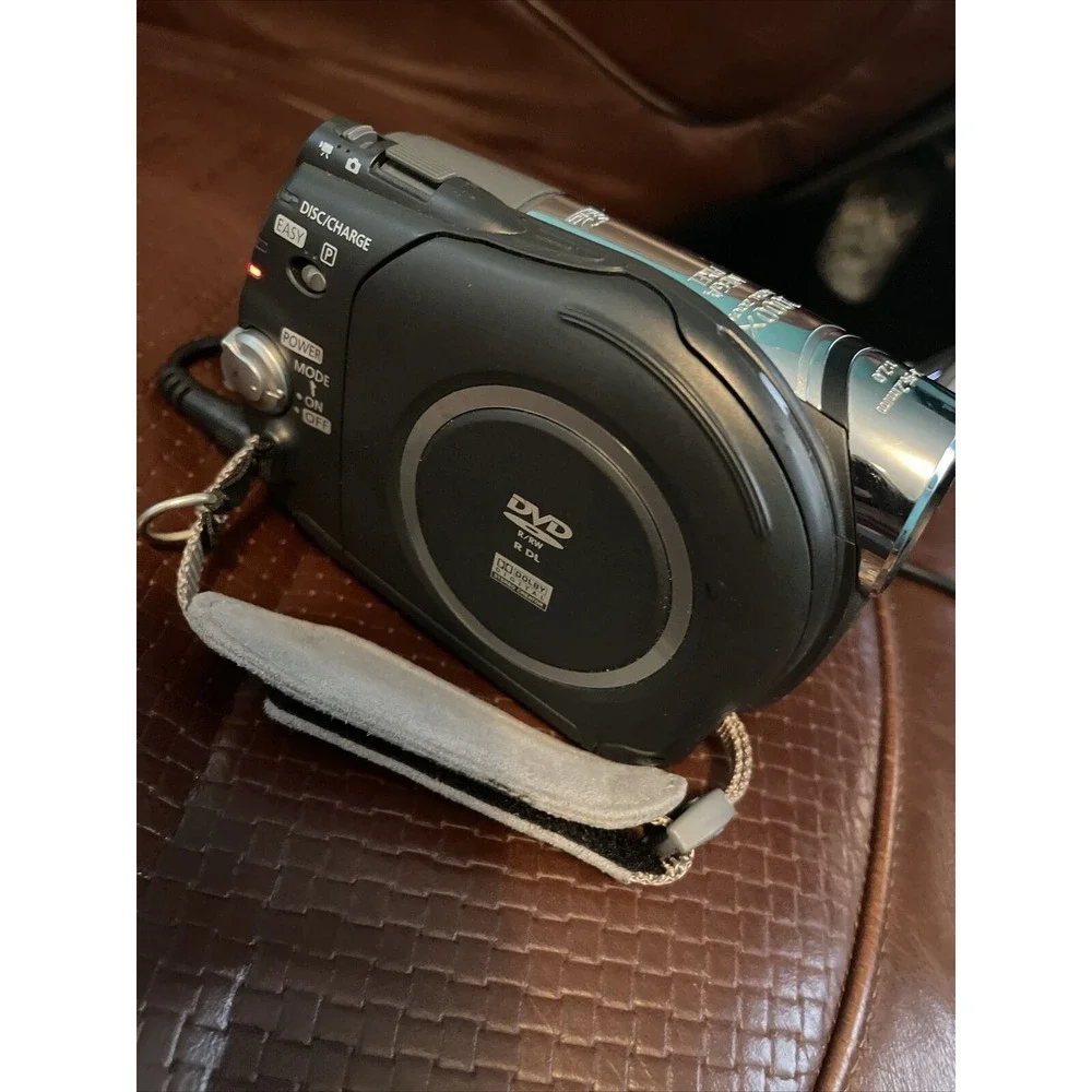 Canon DC320 DVD/SD Card Camcorder, Battery, Charger, (11)